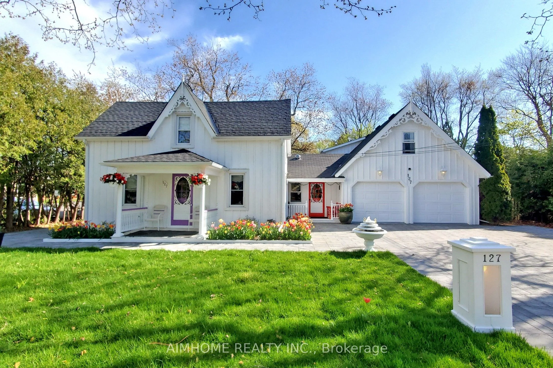 127 Mary Street, Niagara-on-the-lake, On L0s 1j0