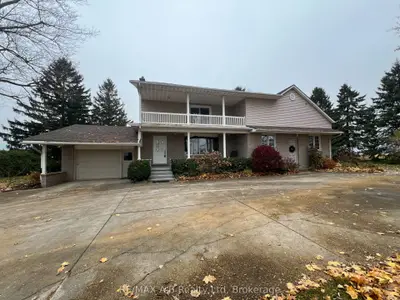 Detached in Perth East