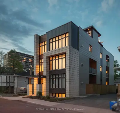 Triplex in New Edinburgh - Lindenlea