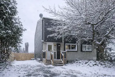 Semi-Detached in Cyrville - Carson Grove - Pineview