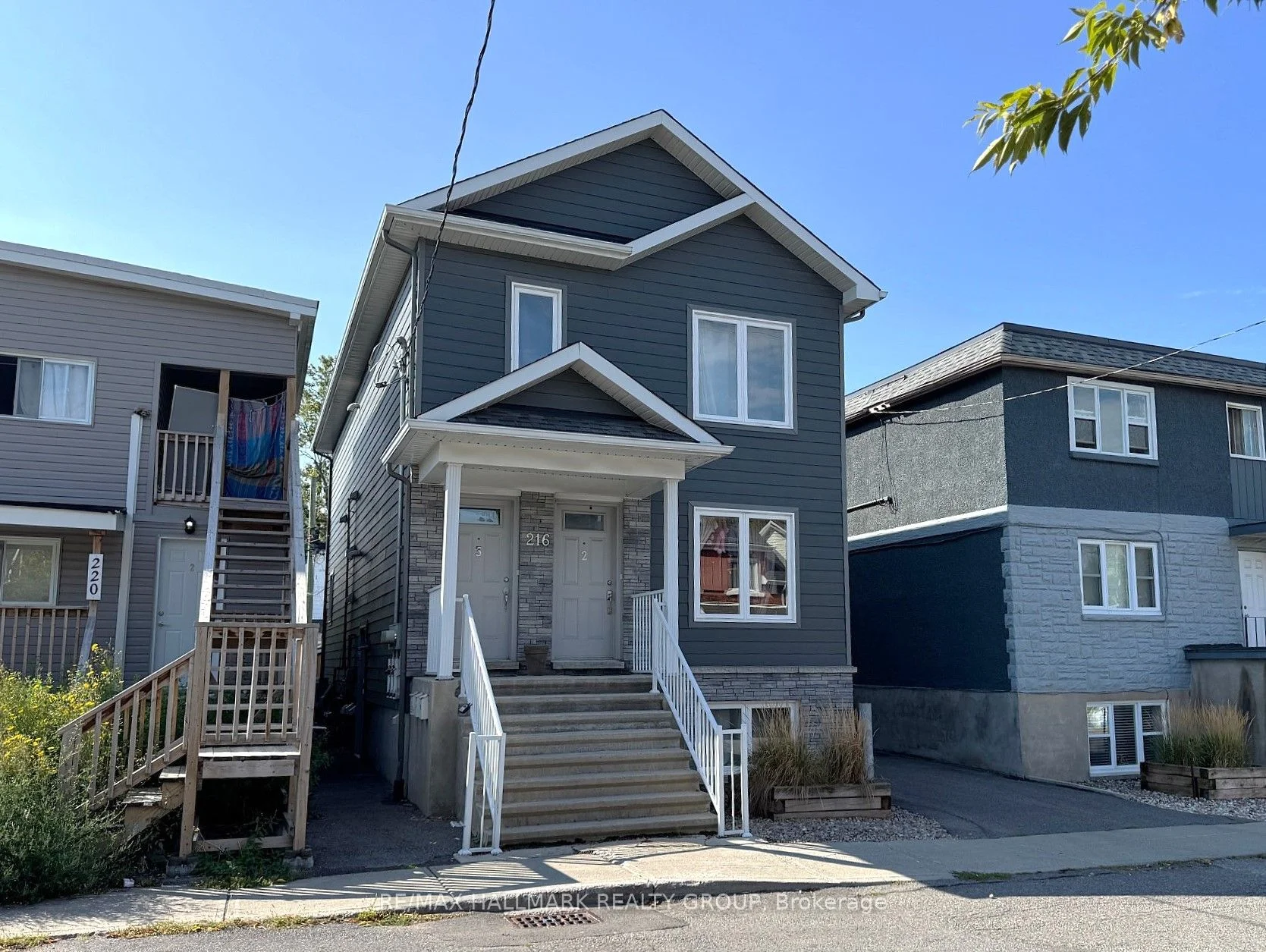 216 Carillon Street 2, Vanier and Kingsview Park, ON K1L 5X8