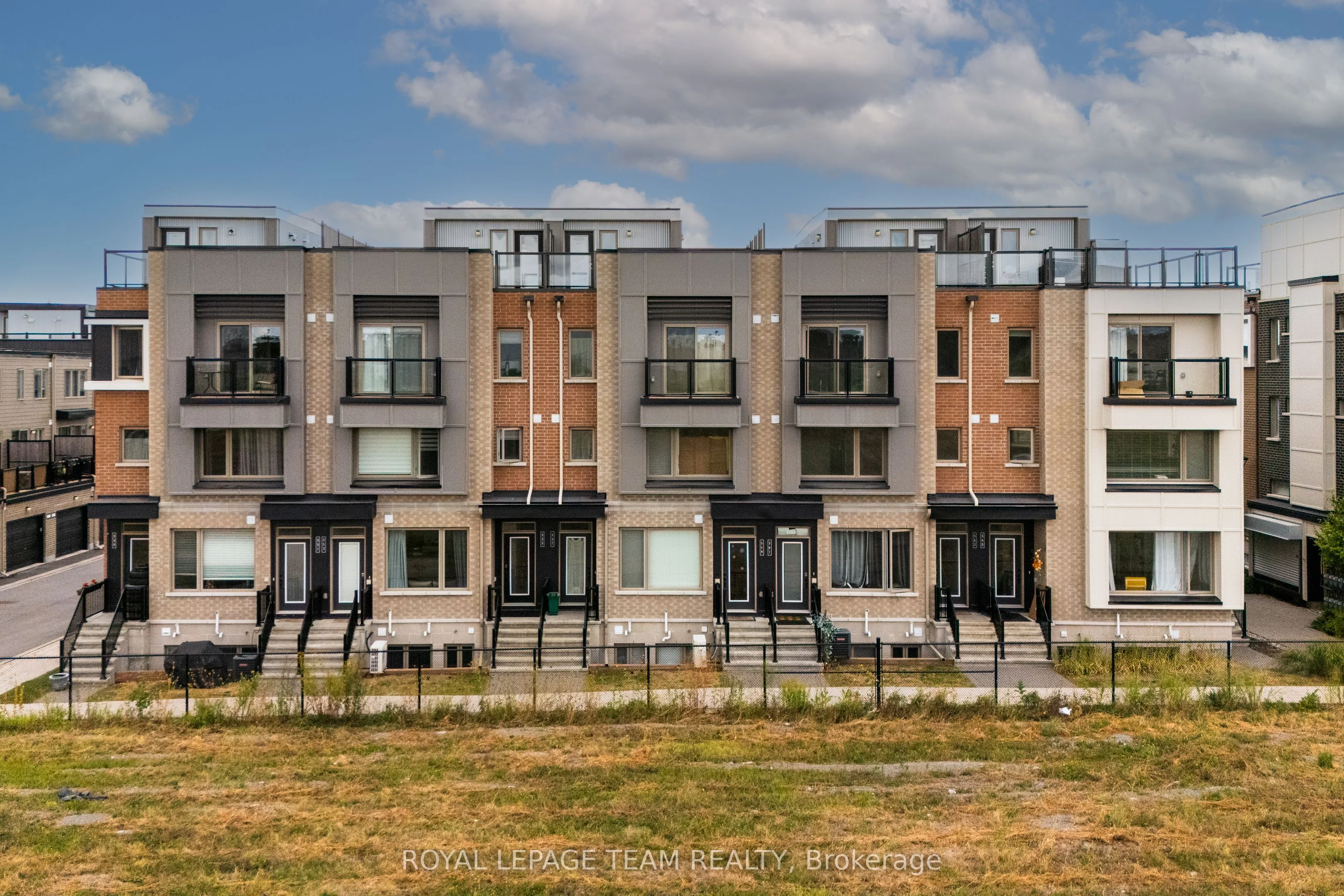 563 Ozawa Private 75, Manor Park - Cardinal Glen and Area, ON K1K 4Z9