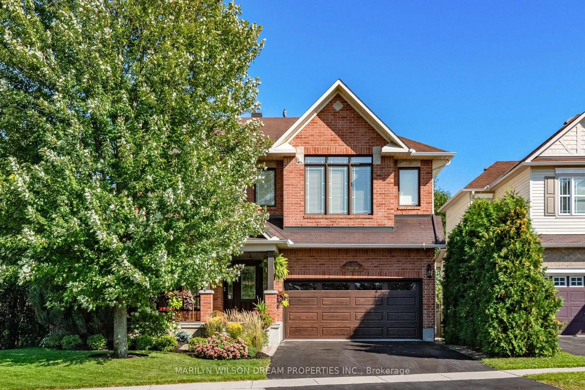 1095 Halton Terrace, Kanata, ON K2W 1G8