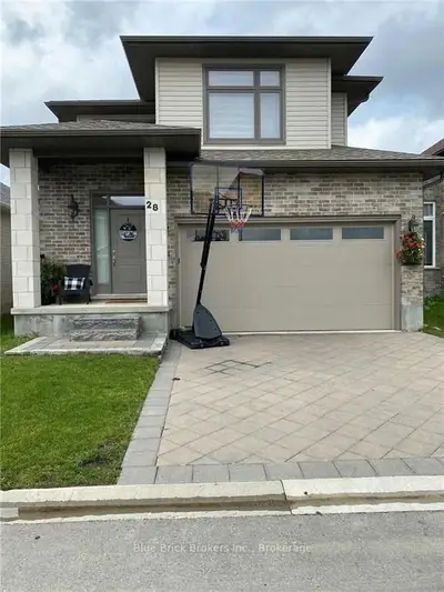 Common Element Condo in London South