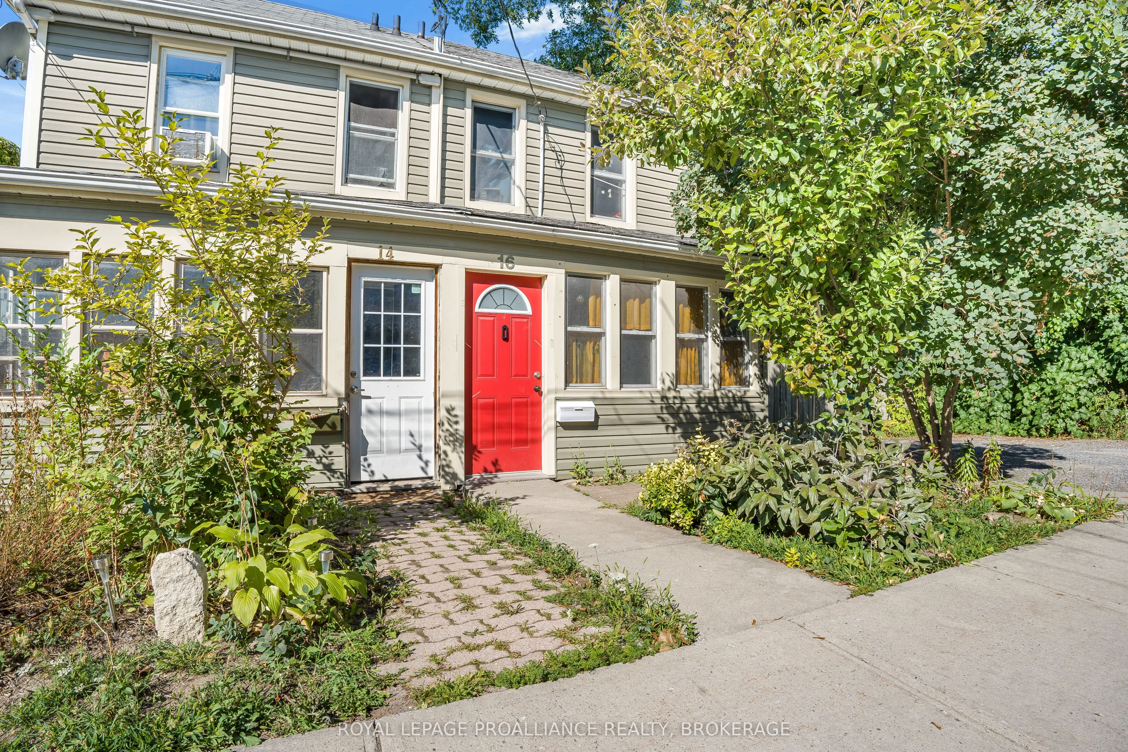 16 St Catherine Street, Kingston, On K7k 3s1