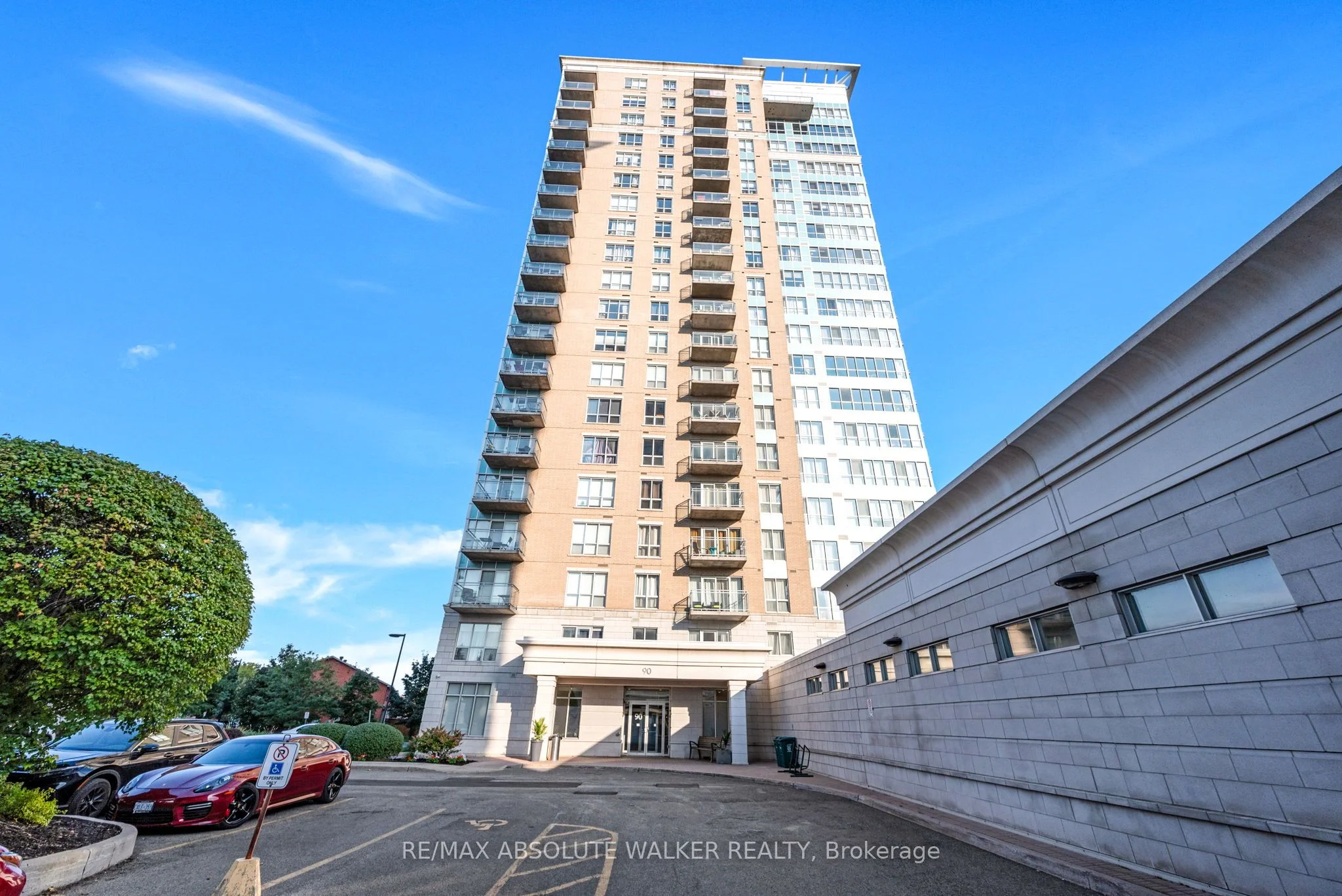 90 Landry Street 307, Vanier and Kingsview Park, ON K1L 0A9