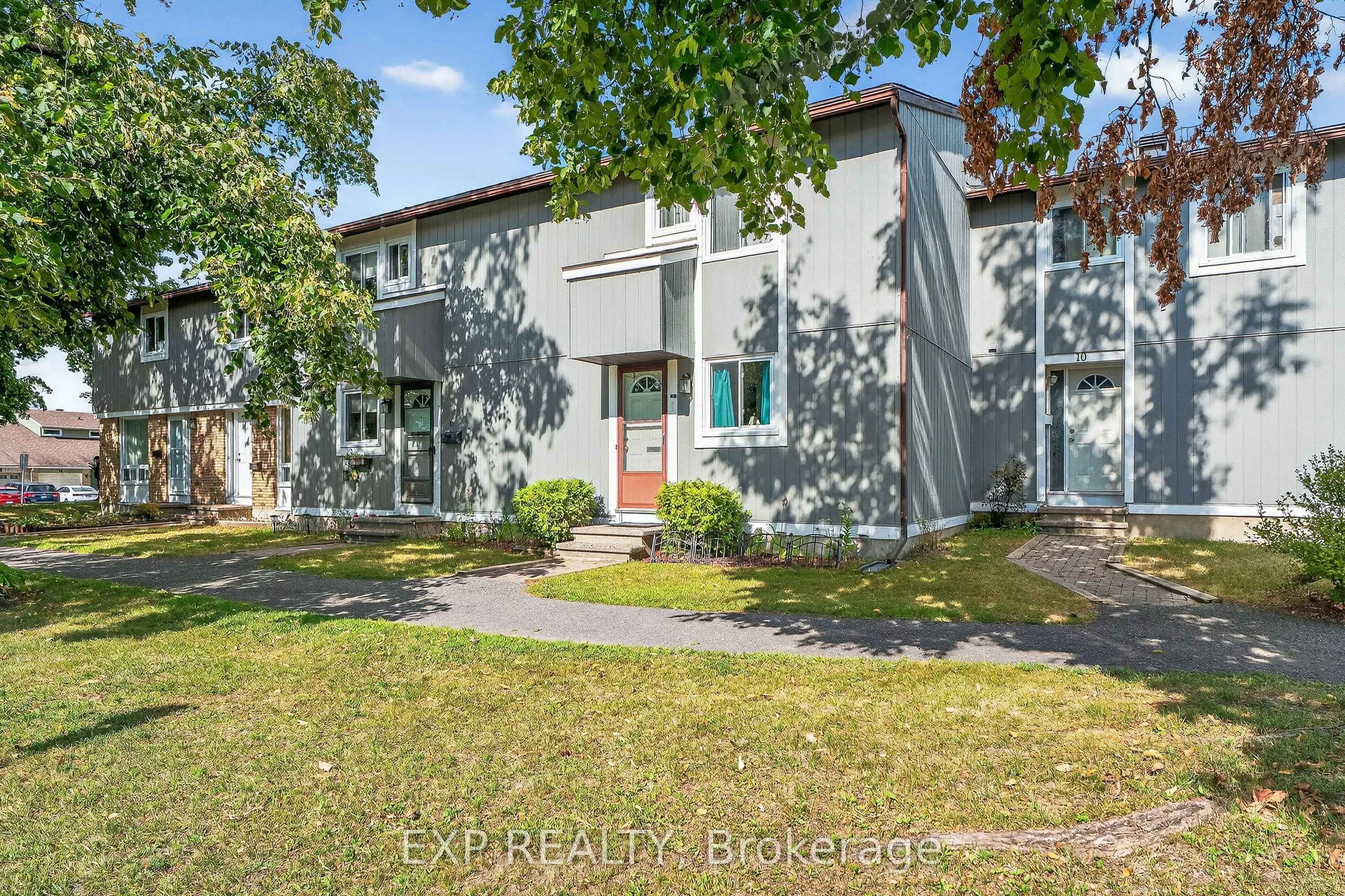 Condo Townhouse in Barrhaven