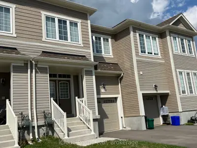 Att/Row/Townhouse in Shelburne