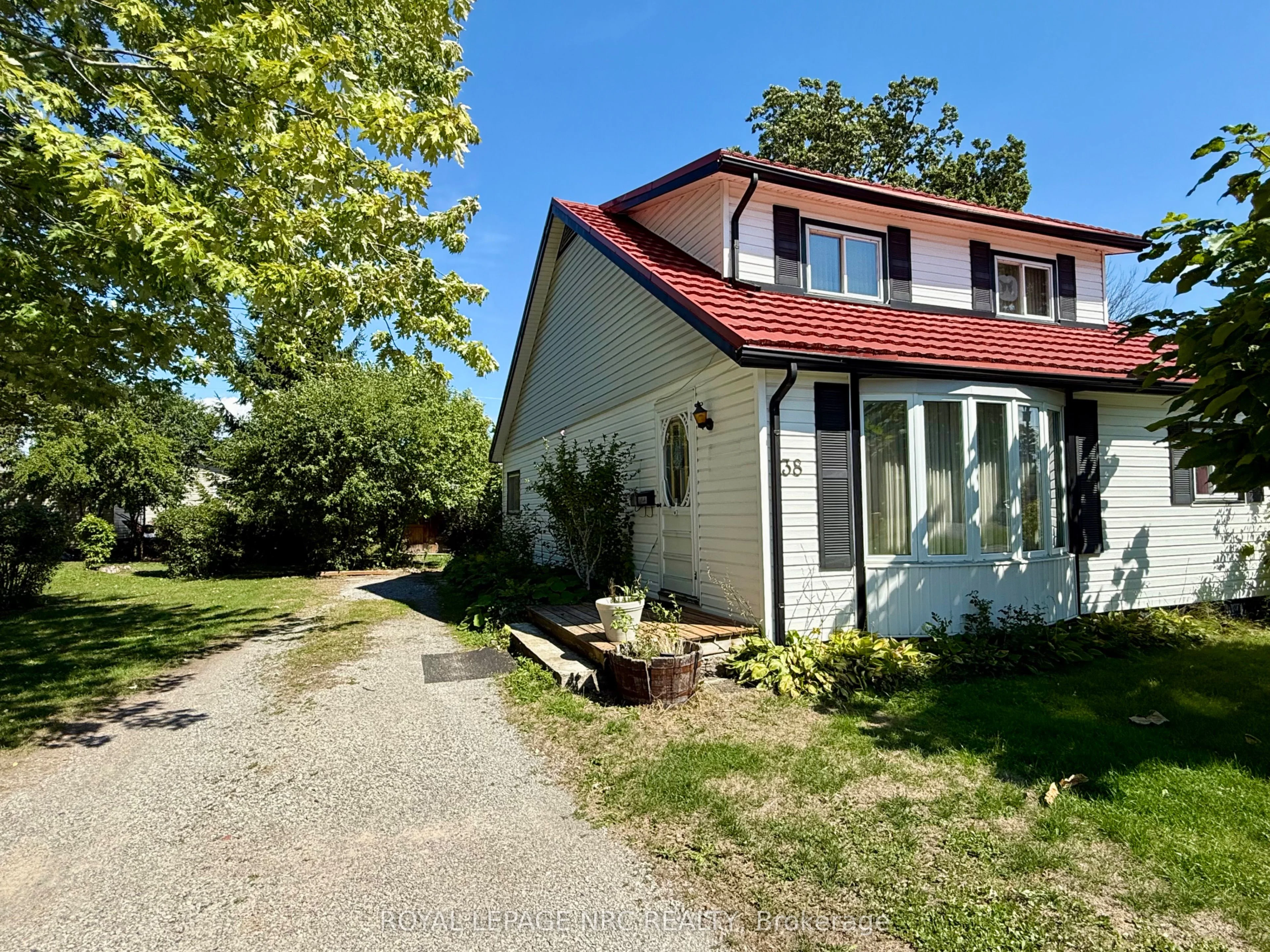 38 Lillian Street, Fort Erie, ON L2A 5M2