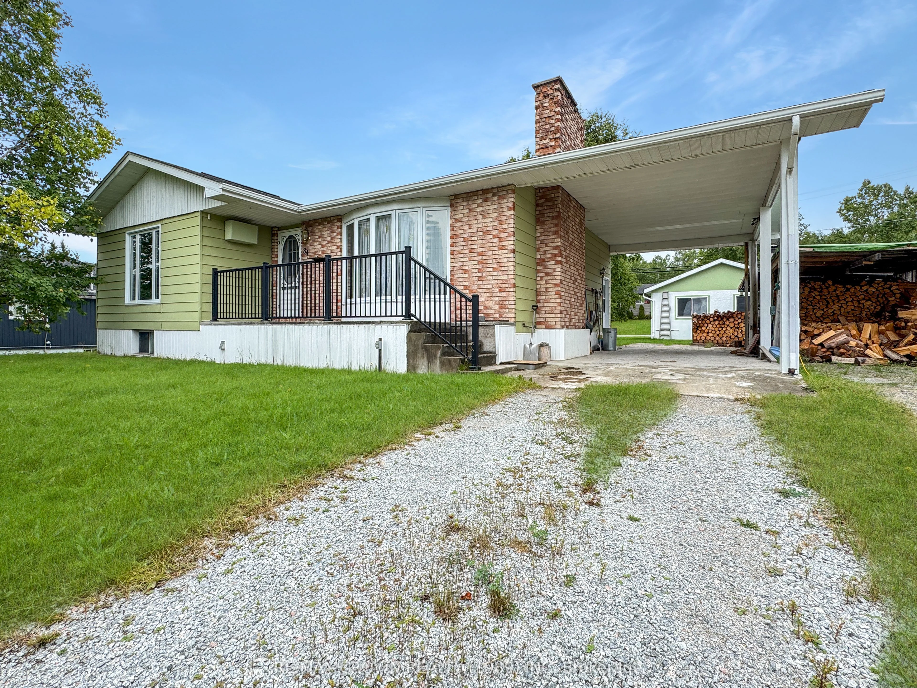 84 Ecomadina Avenue, Hornepayne, ON P0M 1Z0