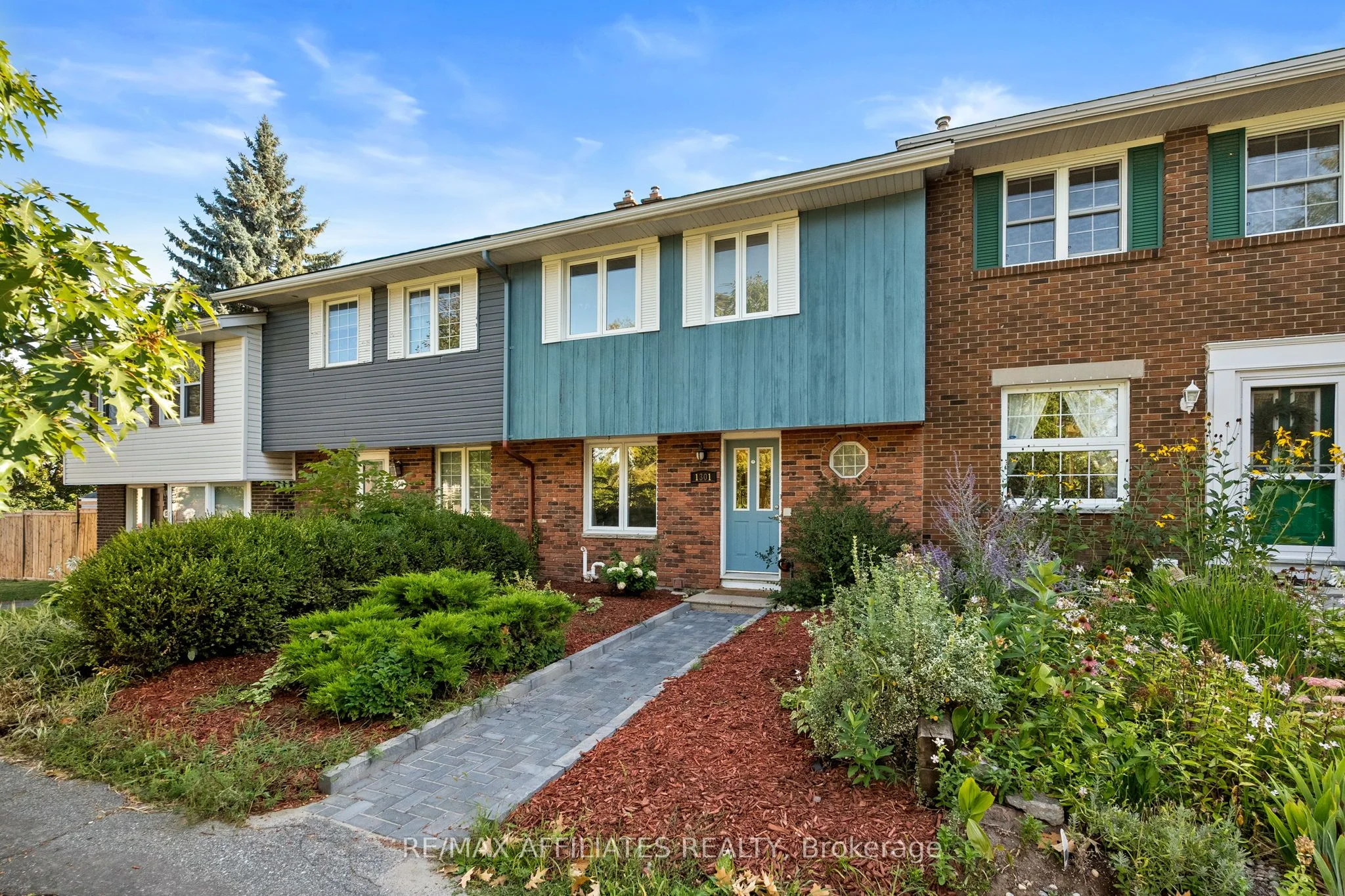 1301 Cornell Street, Parkway Park - Queensway Terrace S and Area, ON K2H 7M2