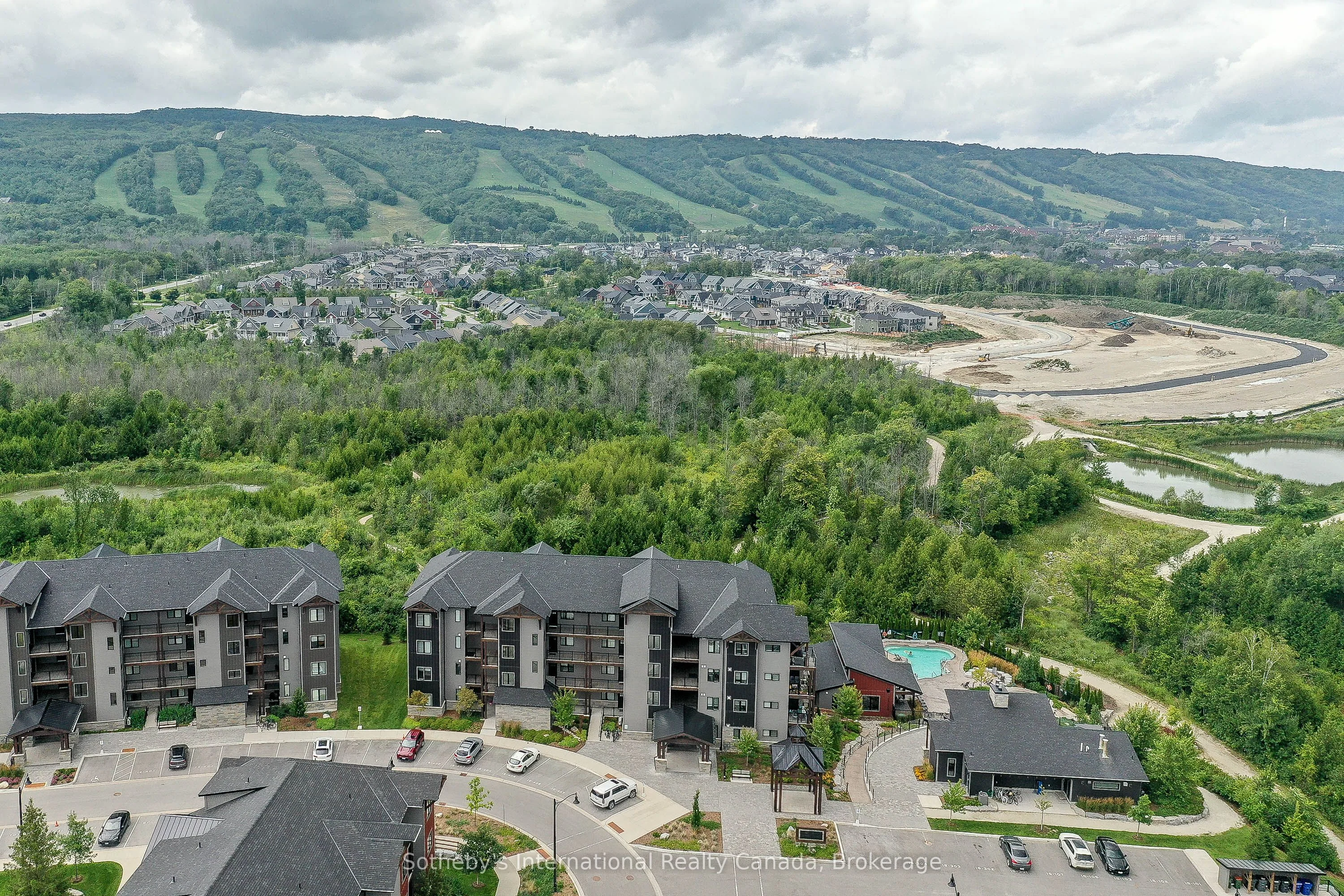 16 BECKWITH Lane 402, Blue Mountains, ON L9Y 2X5
