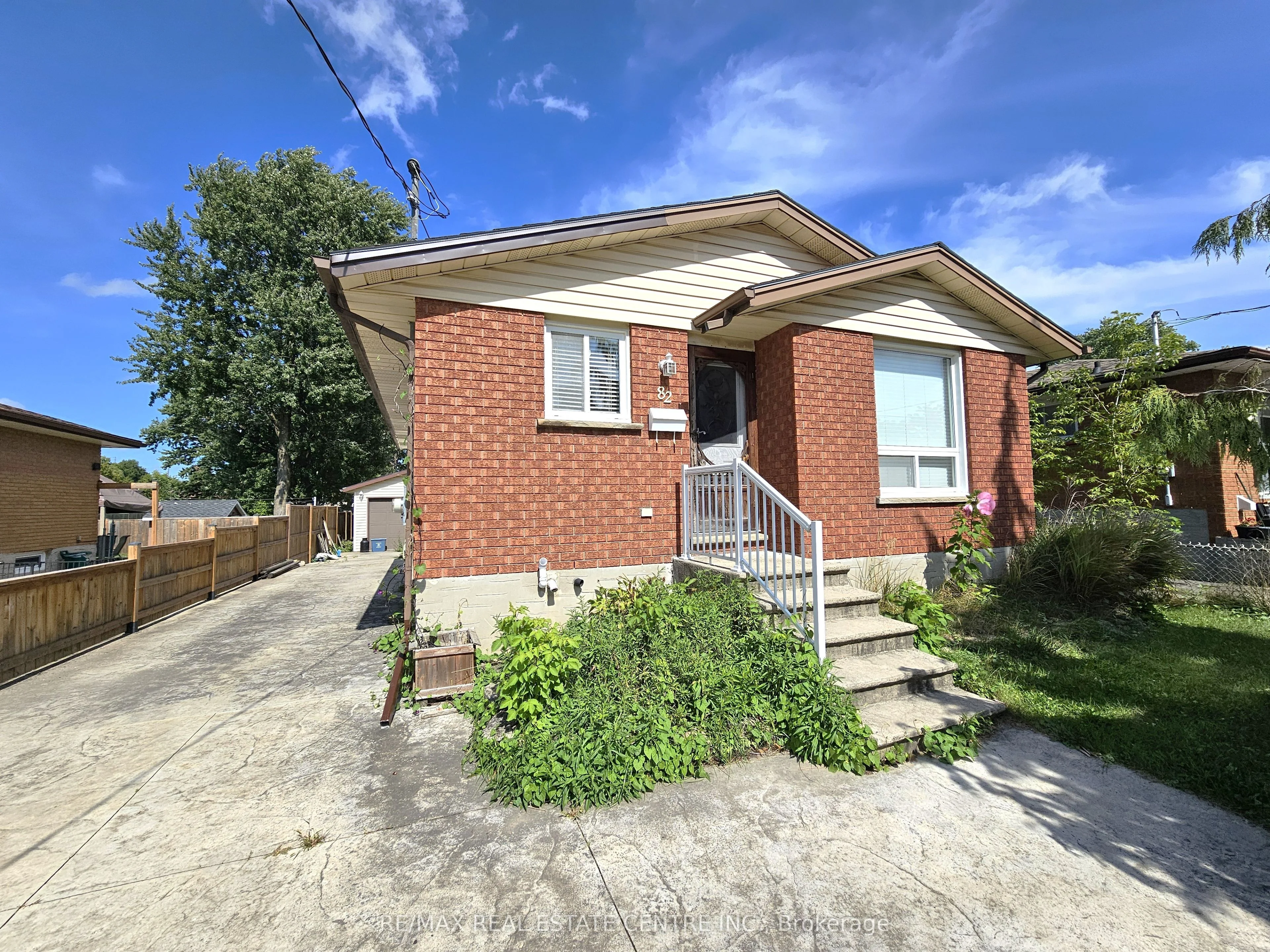82 Elmwood Avenue, Cambridge, ON N1R 4Y4