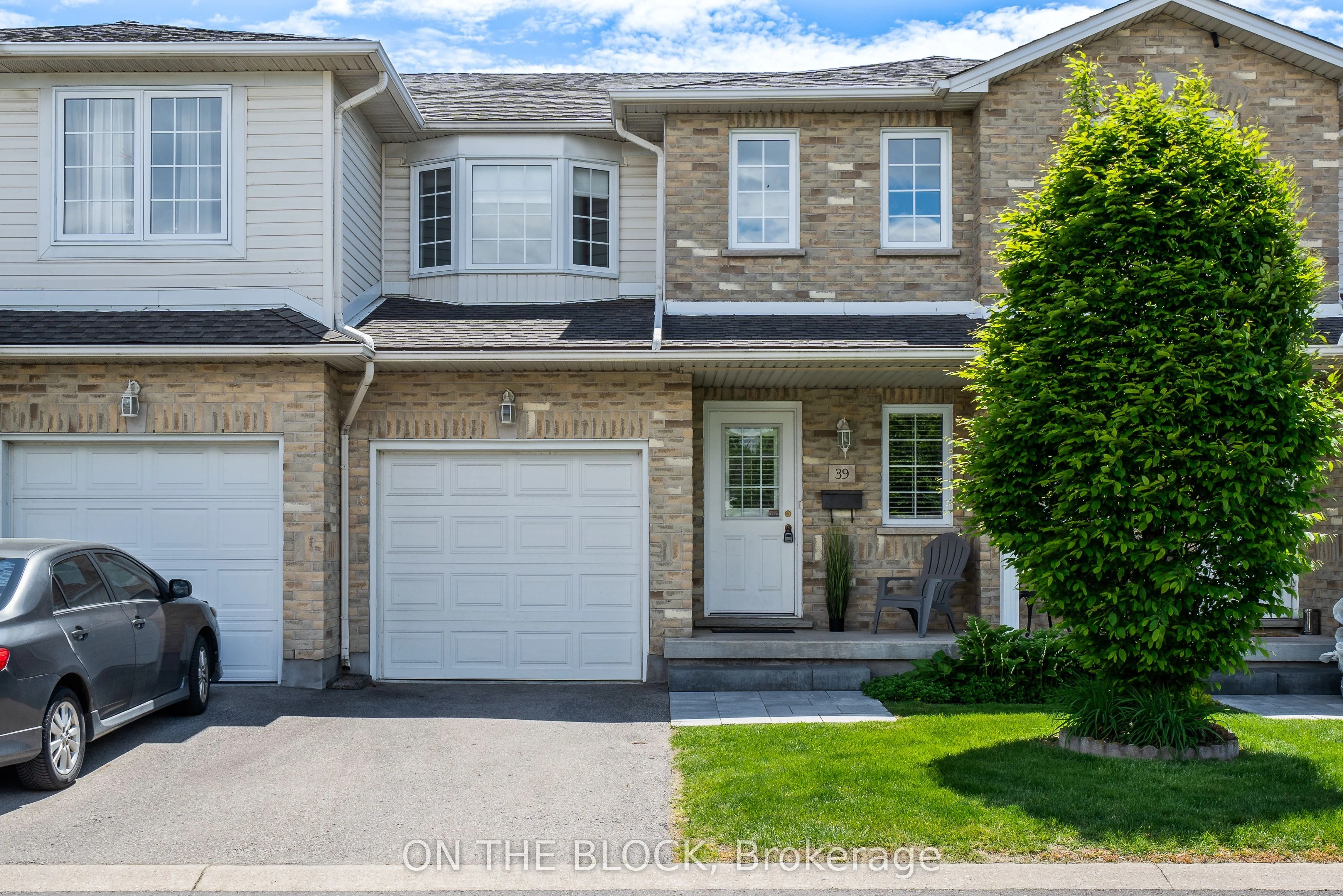 Condo Townhouse in Hamilton