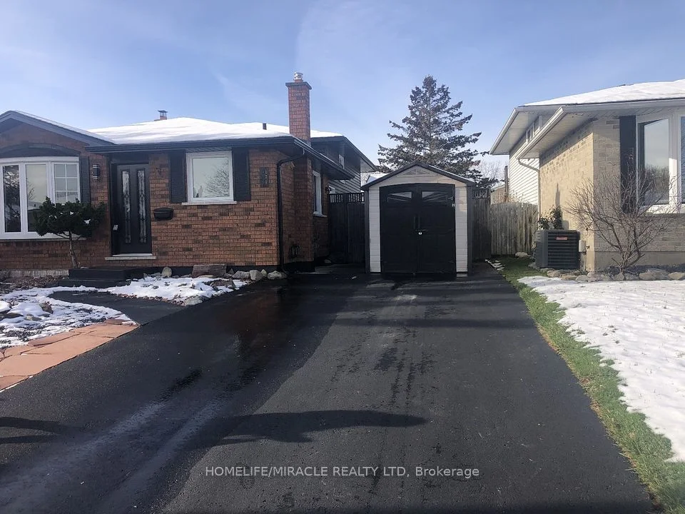 171 Larchwood Circle Upper, Welland, ON L3C 6T2