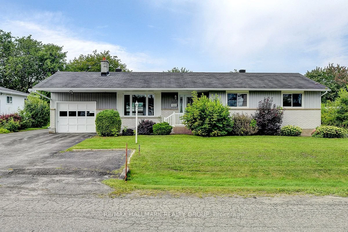 Detached in Orleans - Convent Glen and Area