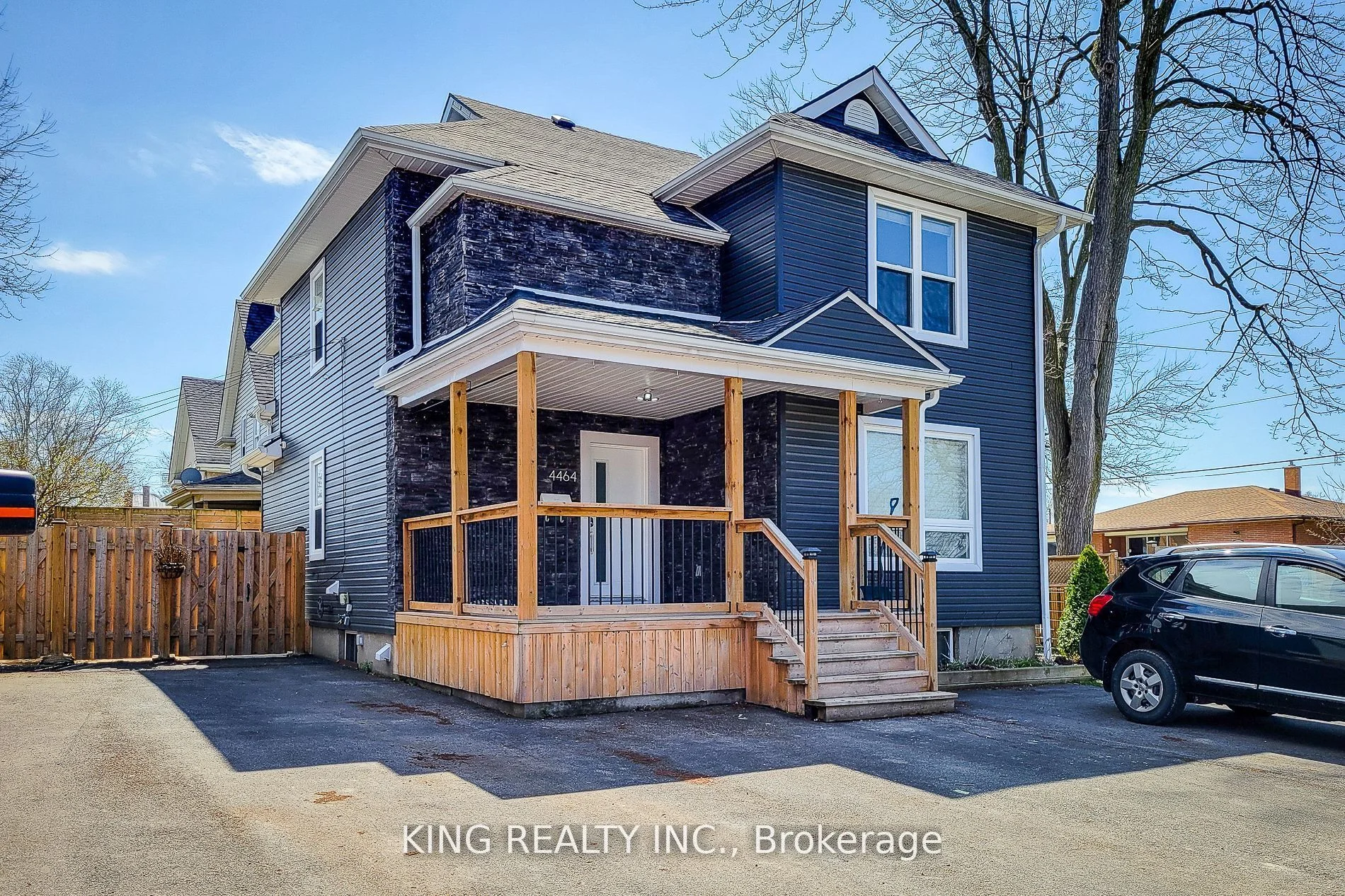 Triplex in Niagara Falls