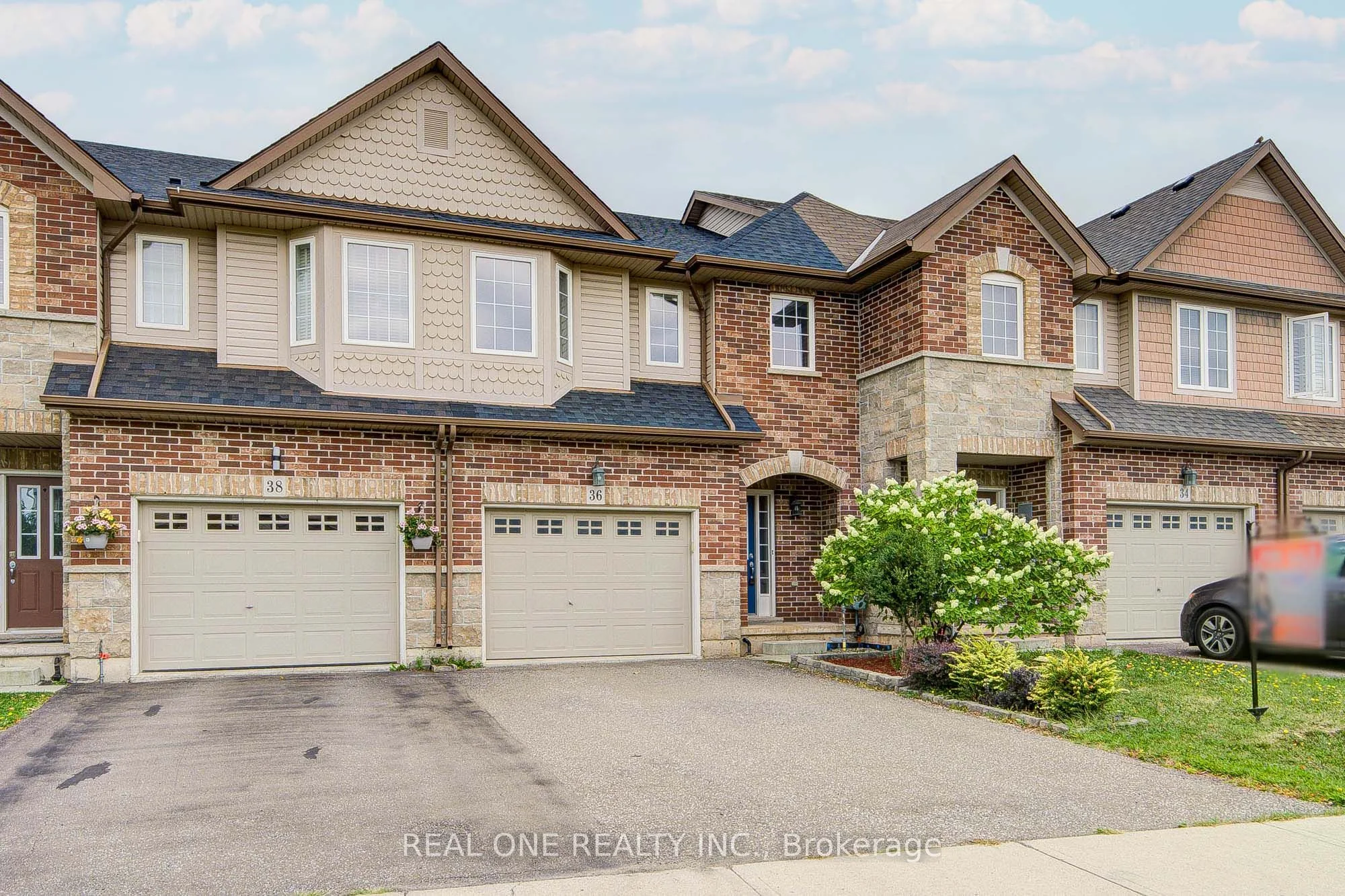 Att/Row/Townhouse in Hamilton