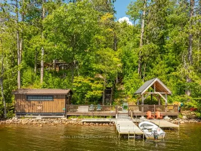 Detached in Addington Highlands