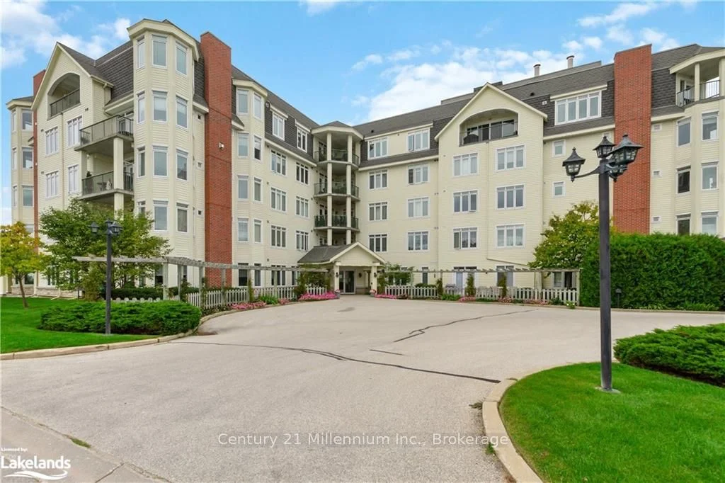 10 BAY Street E 101, Blue Mountains, ON N0H 2P0