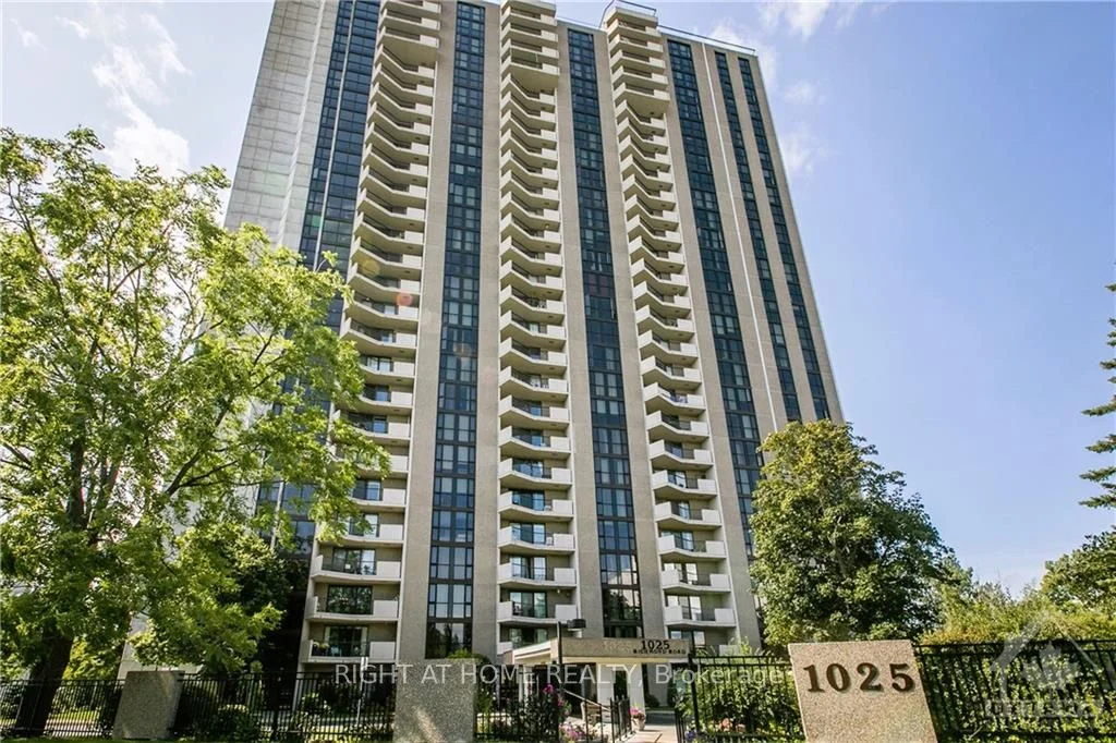 1025 Richmond Road 408, Woodroffe, On K2b 8g8