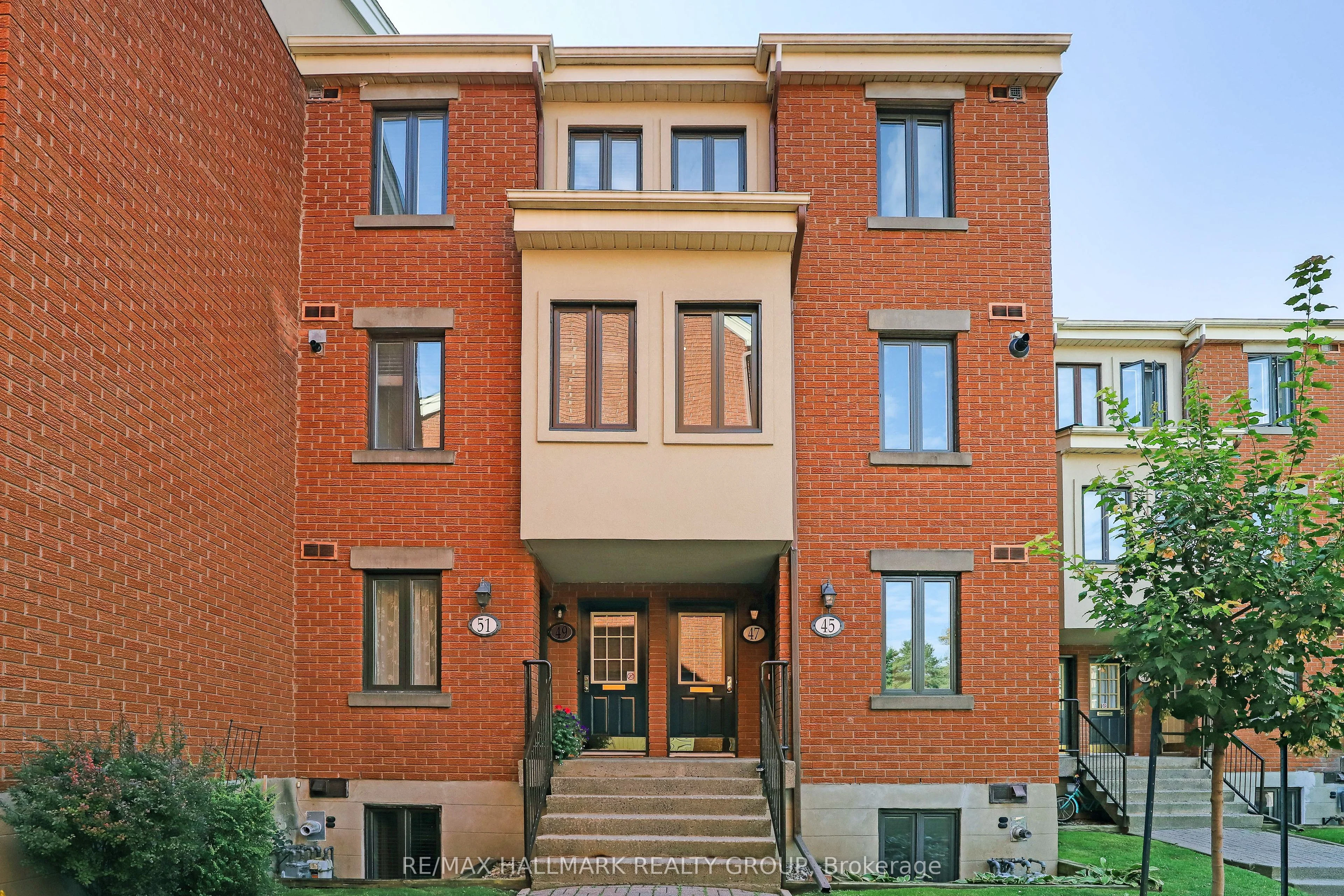 47 Crispin Private, Manor Park - Cardinal Glen and Area, ON K1K 2T7