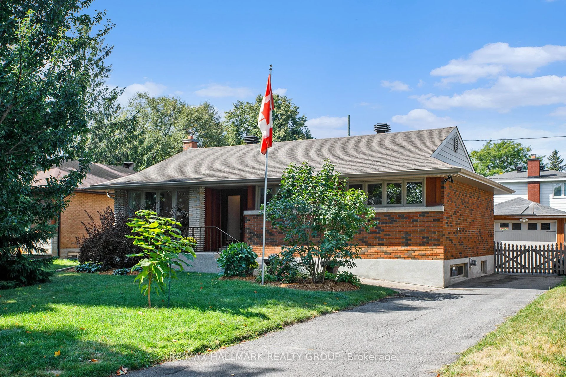 2088 Bangor Street, Elmvale Acres and Area, ON K1G 2X7