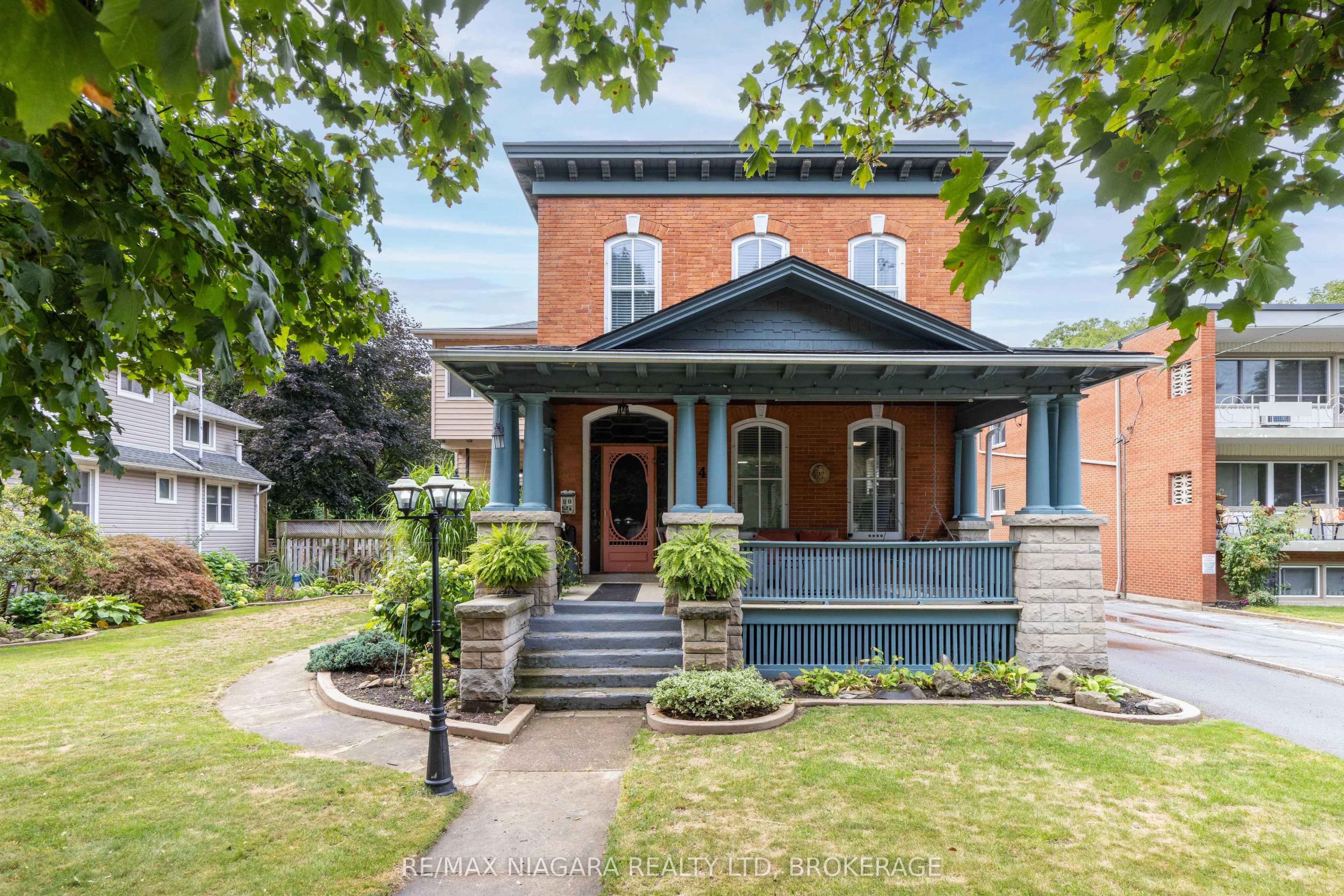 147 Geneva Street, St. Catharines, ON L2R 4N7