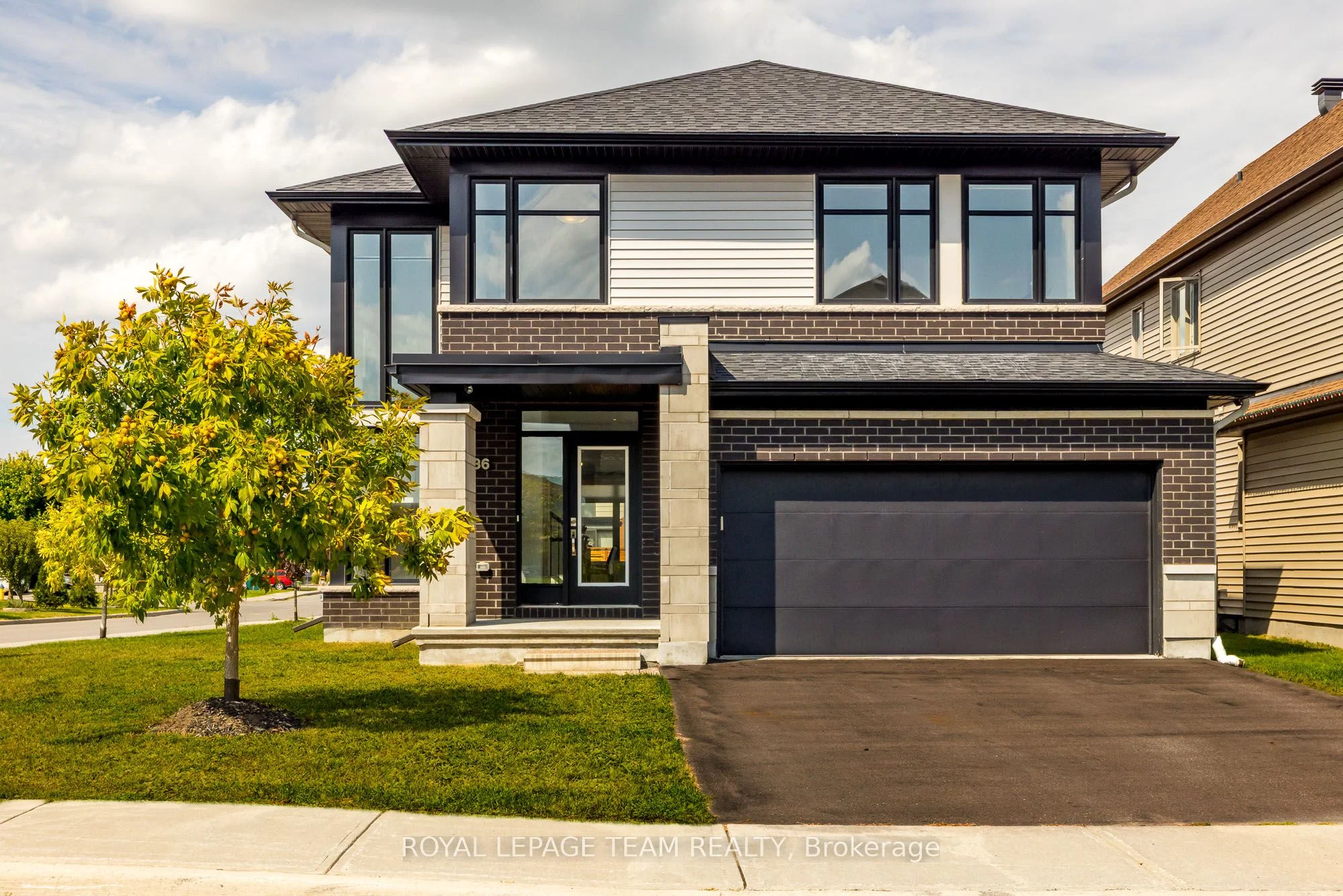 Detached in Blossom Park - Airport and Area