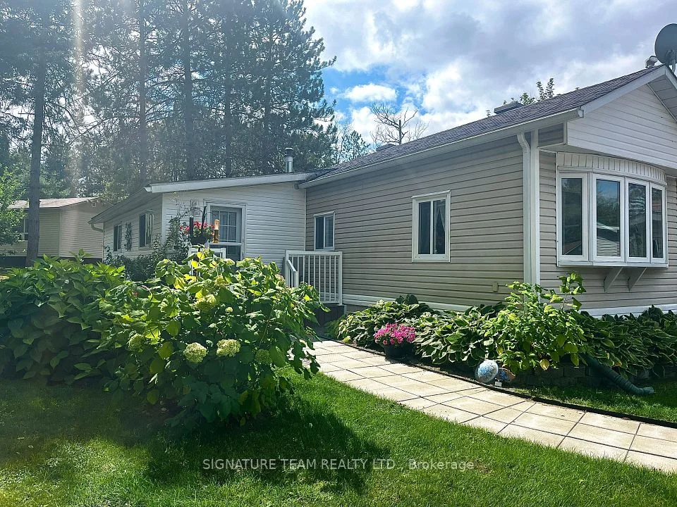22 Robert Colin Lane, Whitewater Region, ON K0J 1K0