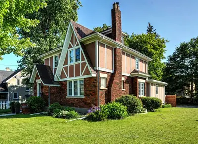 Detached in Perth