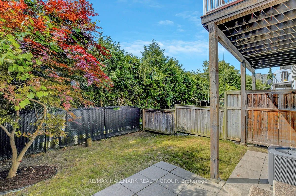 553 Burleigh Private, Cyrville - Carson Grove - Pineview, ON K1J 1J9