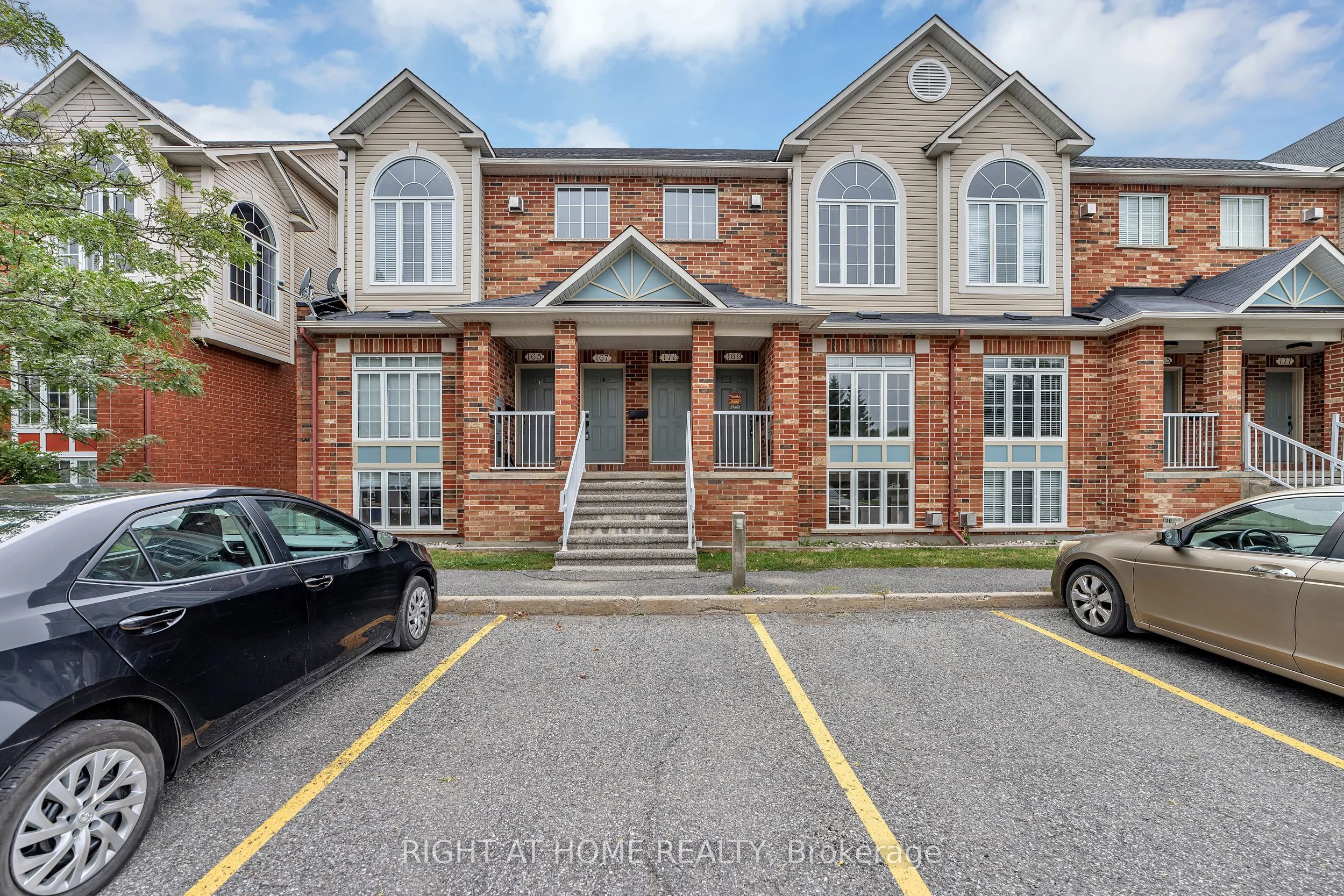 Condo Townhouse in Kanata