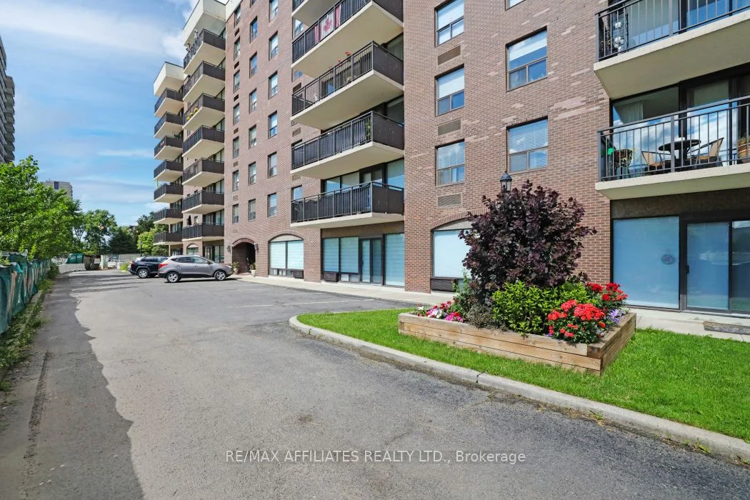 1190 Richmond Road 304, Woodroffe, ON K2B 8J3