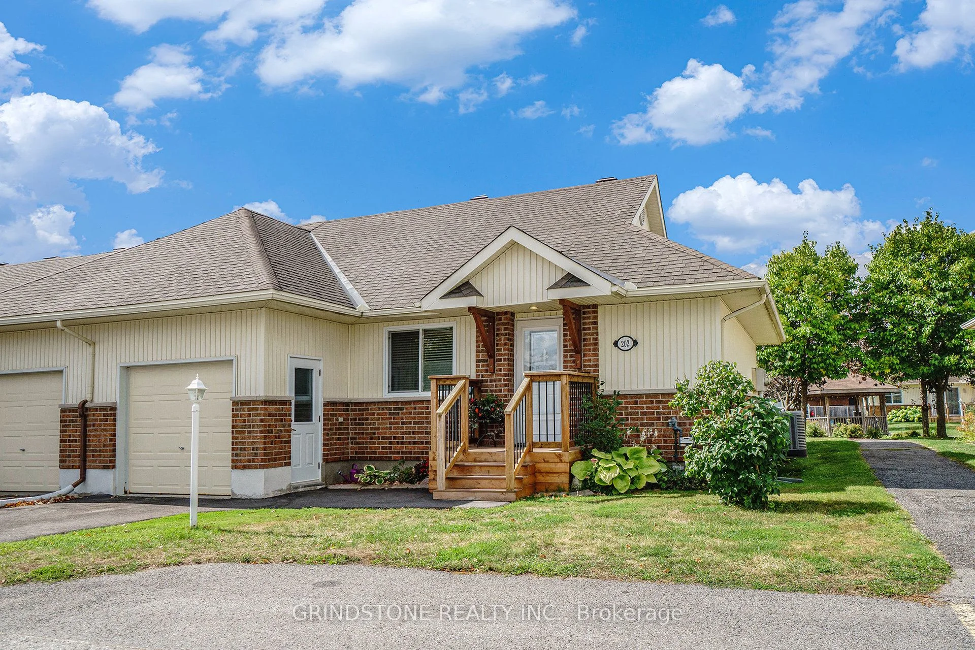202 Oak Leaf Private, Stittsville - Munster - Richmond, ON K0A 2Z0