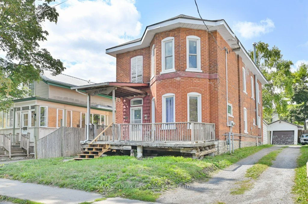 34 Hillside Street, Belleville, ON K8P 3R9