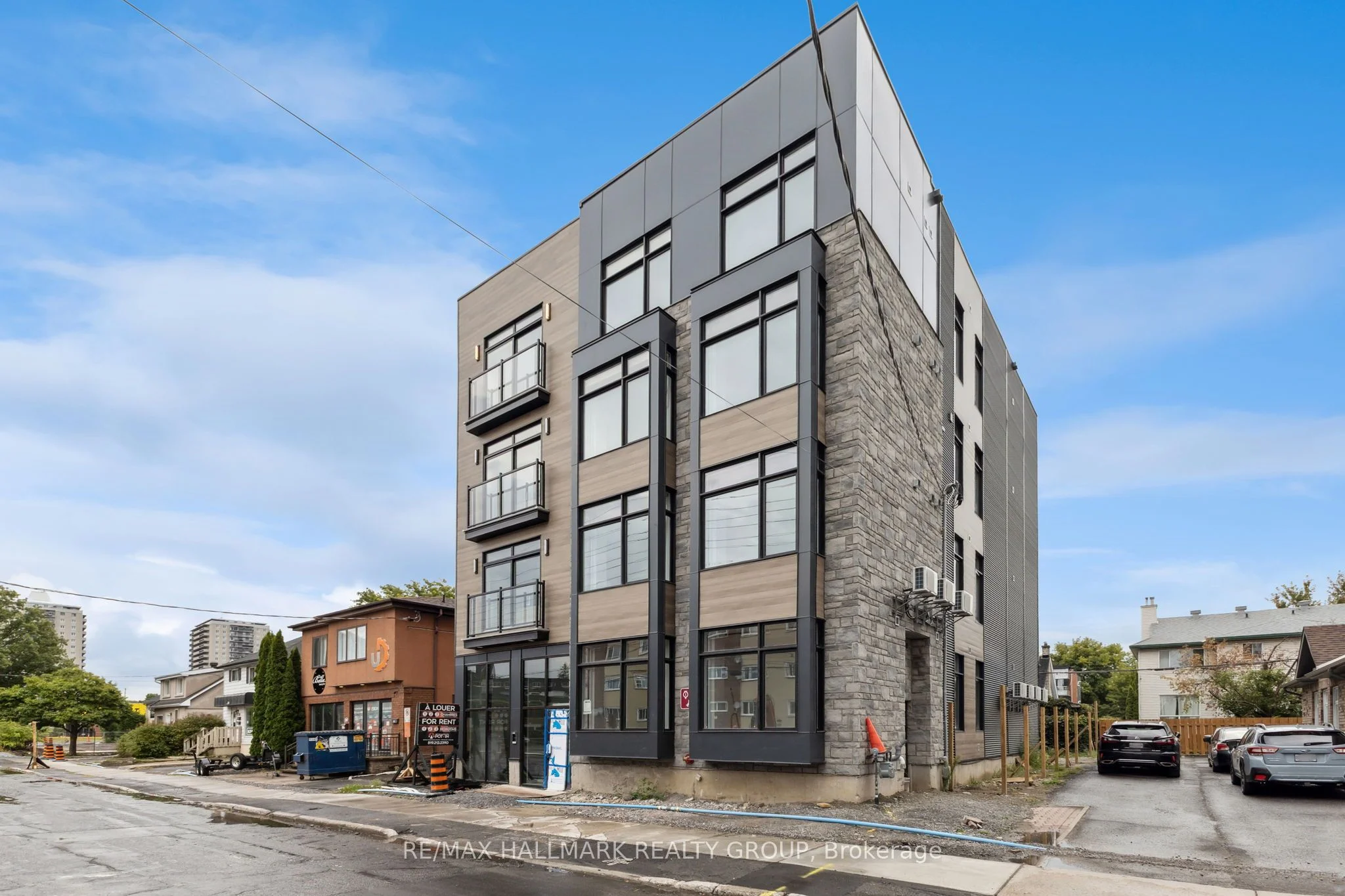 26 Mcarthur Avenue, Vanier And Kingsview Park, On K1l 6r2