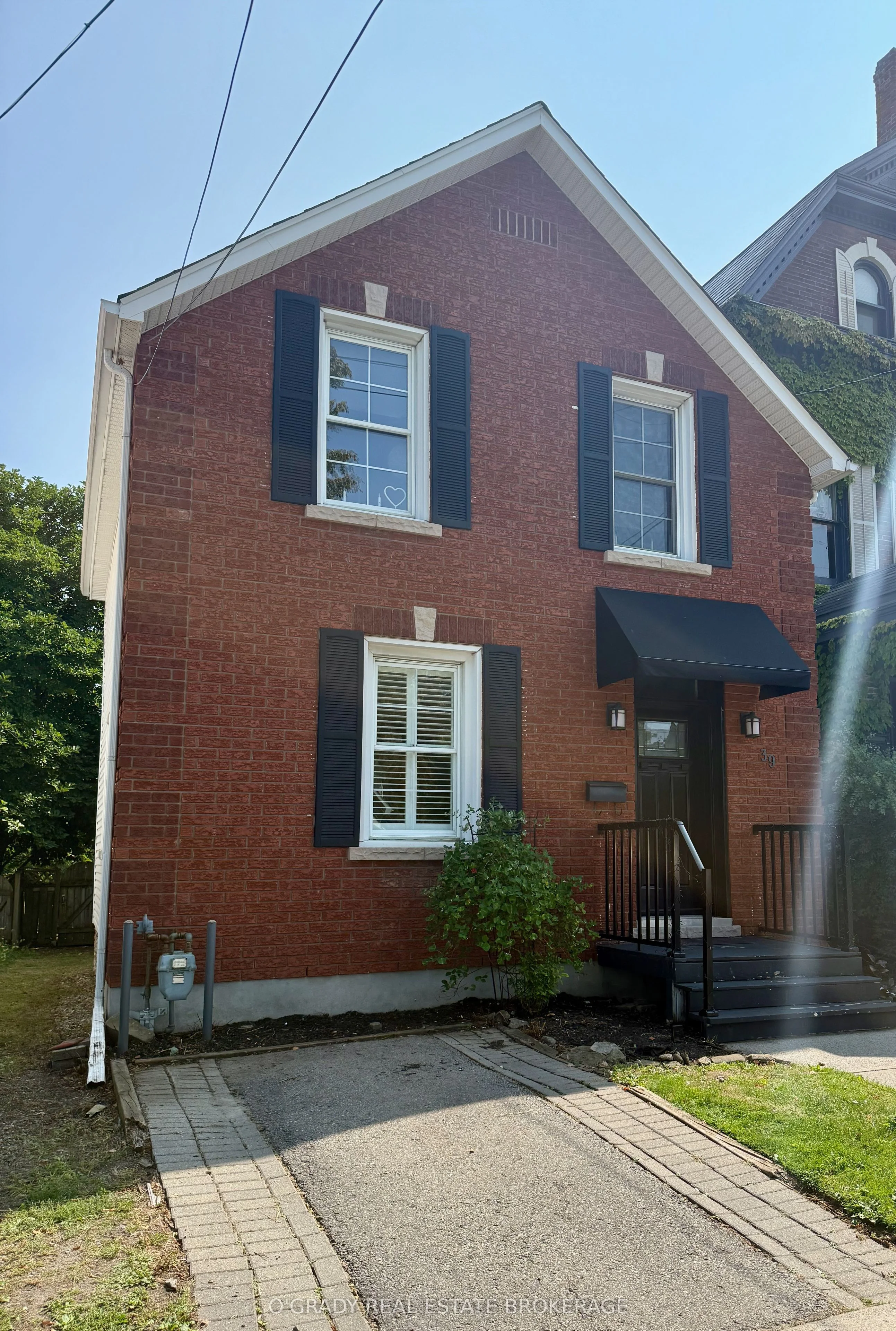 39 James Street E, Brockville, ON K6V 1K3