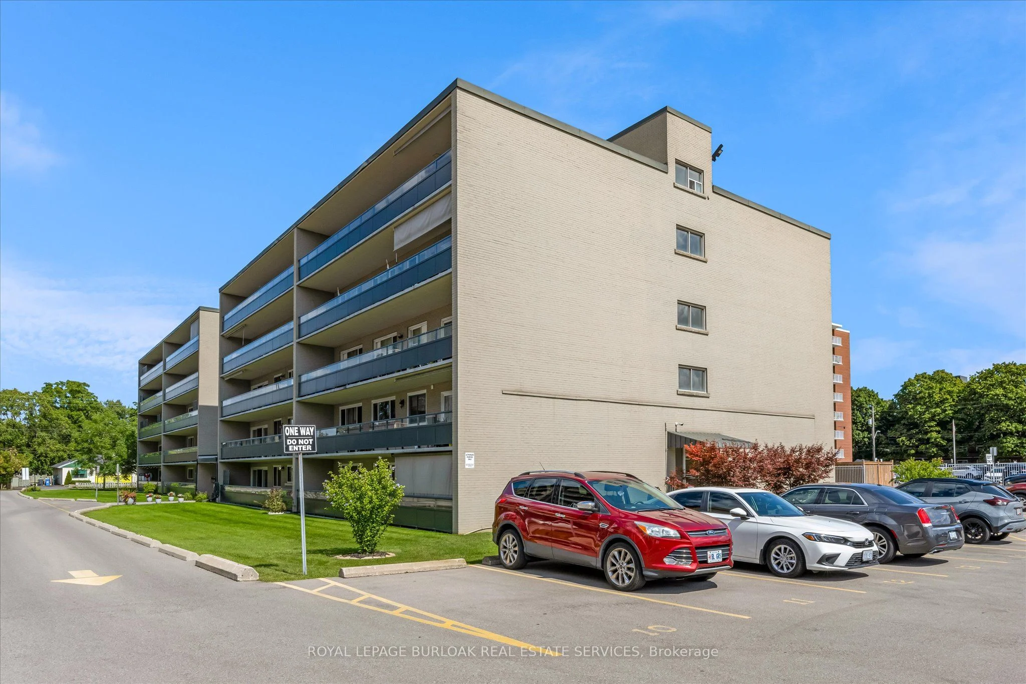 510 Queenston Road 306, Hamilton, ON L8K 1J3