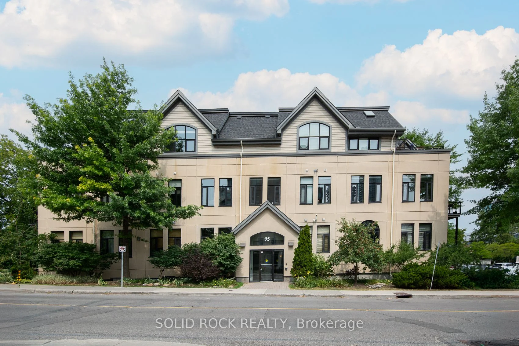 95 Beech Street 105, Dows Lake - Civic Hospital and Area, ON K1S 3J7