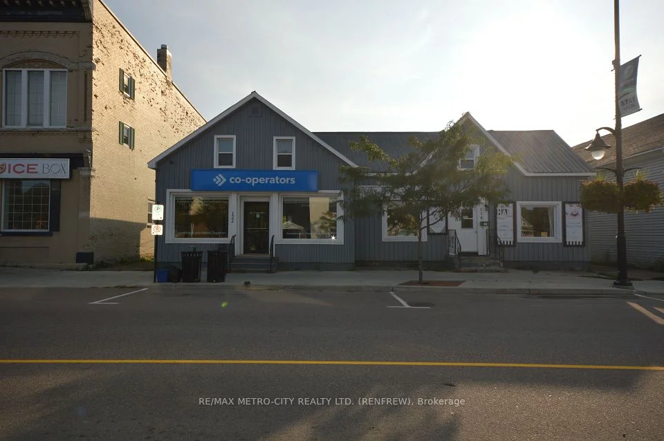 118/122 Raglan Street S, Renfrew, ON K7V 1P9