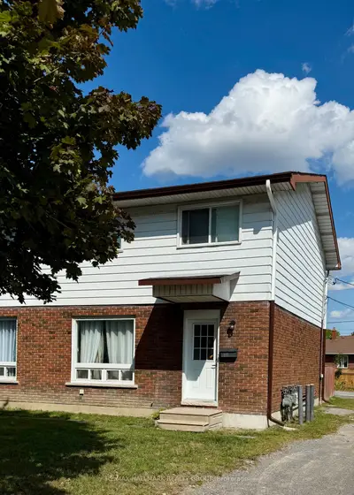 Att/Row/Townhouse in McKellar Heights - Glabar Park and Area