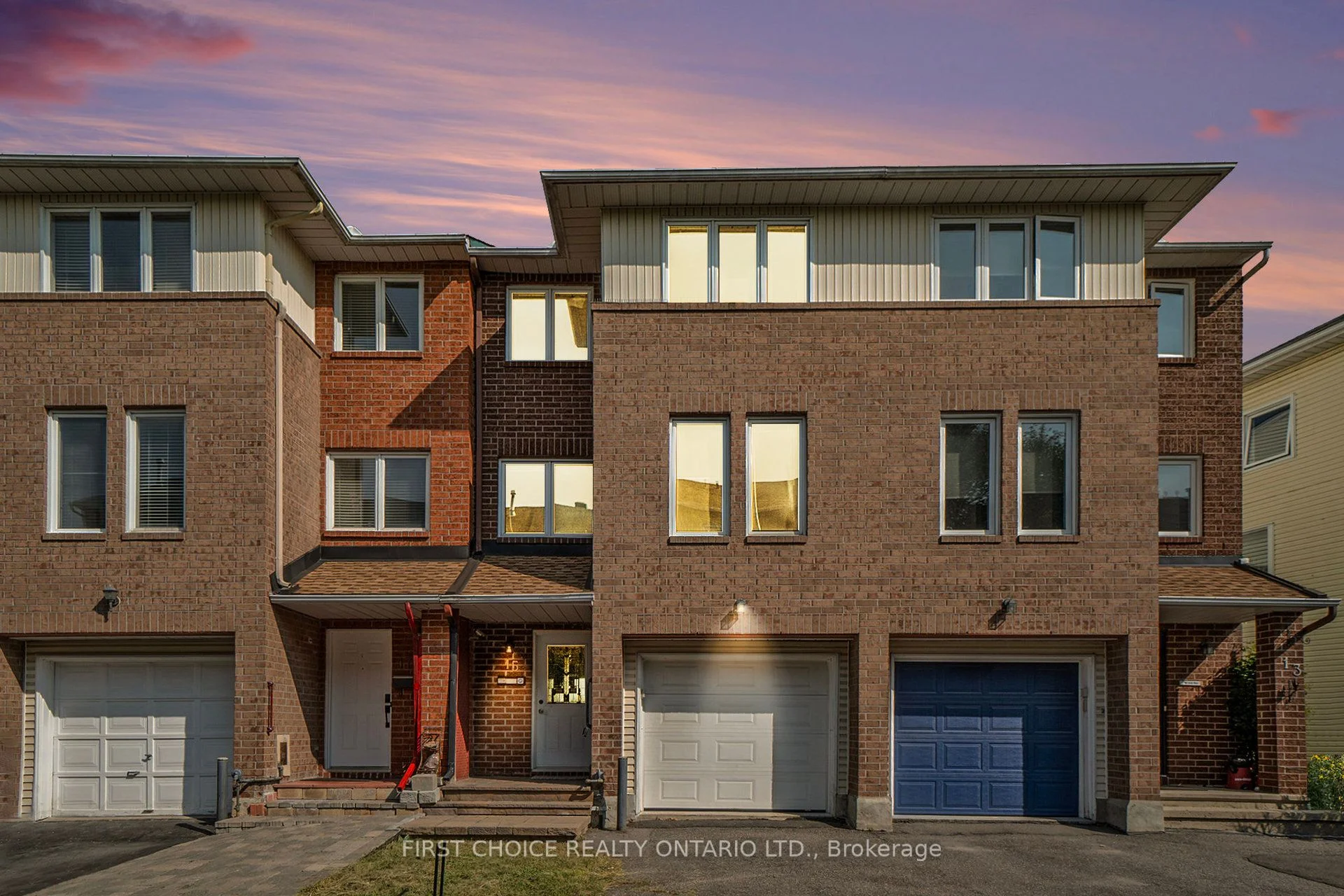 15 Drayton Private, Manor Park - Cardinal Glen and Area, ON K1K 4R1