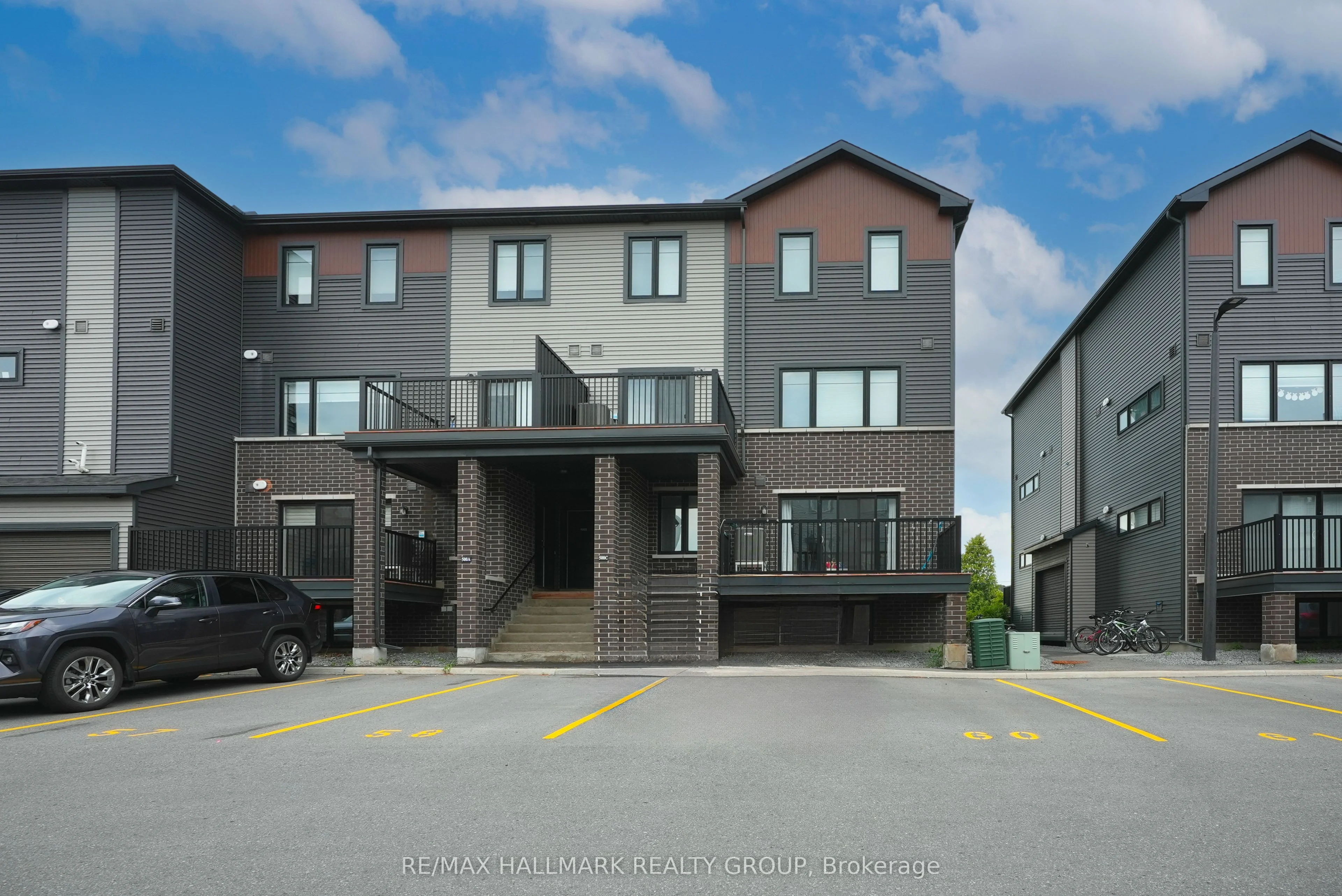 Condo Townhouse in Kanata