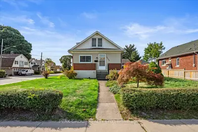 Detached in Niagara Falls