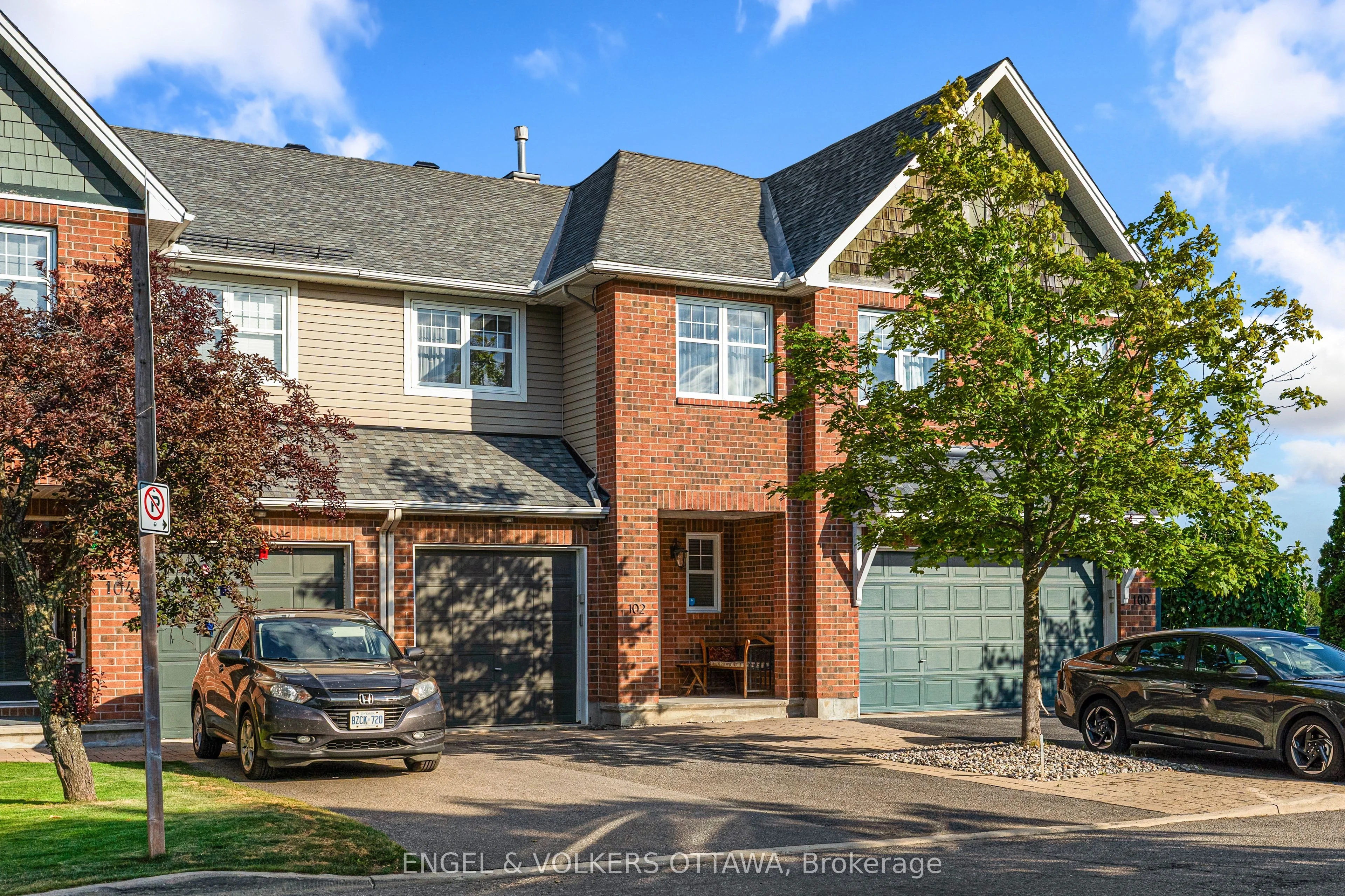 102 Shepody Circle, Blossom Park - Airport and Area, ON K1T 4H9