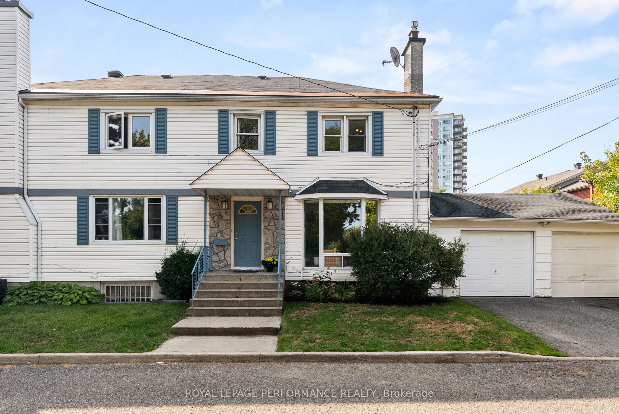 196 Kipp Street, Vanier and Kingsview Park, ON K1S 4J1