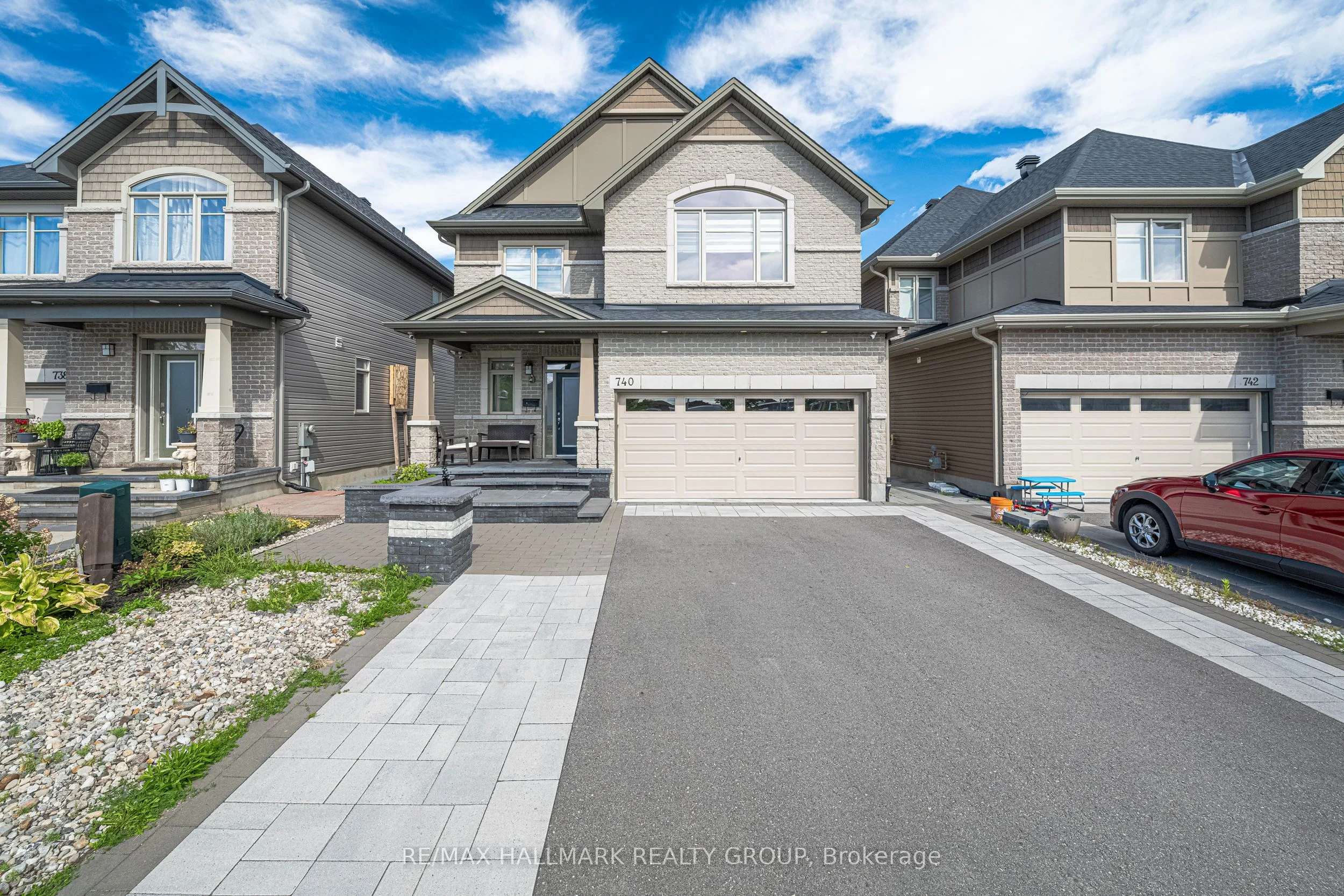 740 Fiddlehead Street, Leitrim, ON K1T 3W7