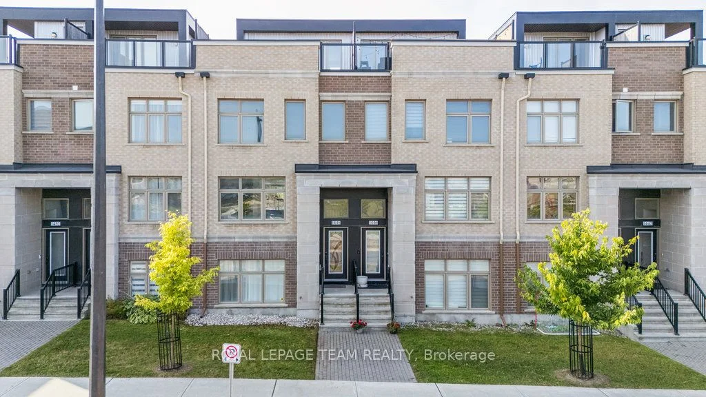 Att/Row/Townhouse in Manor Park - Cardinal Glen and Area