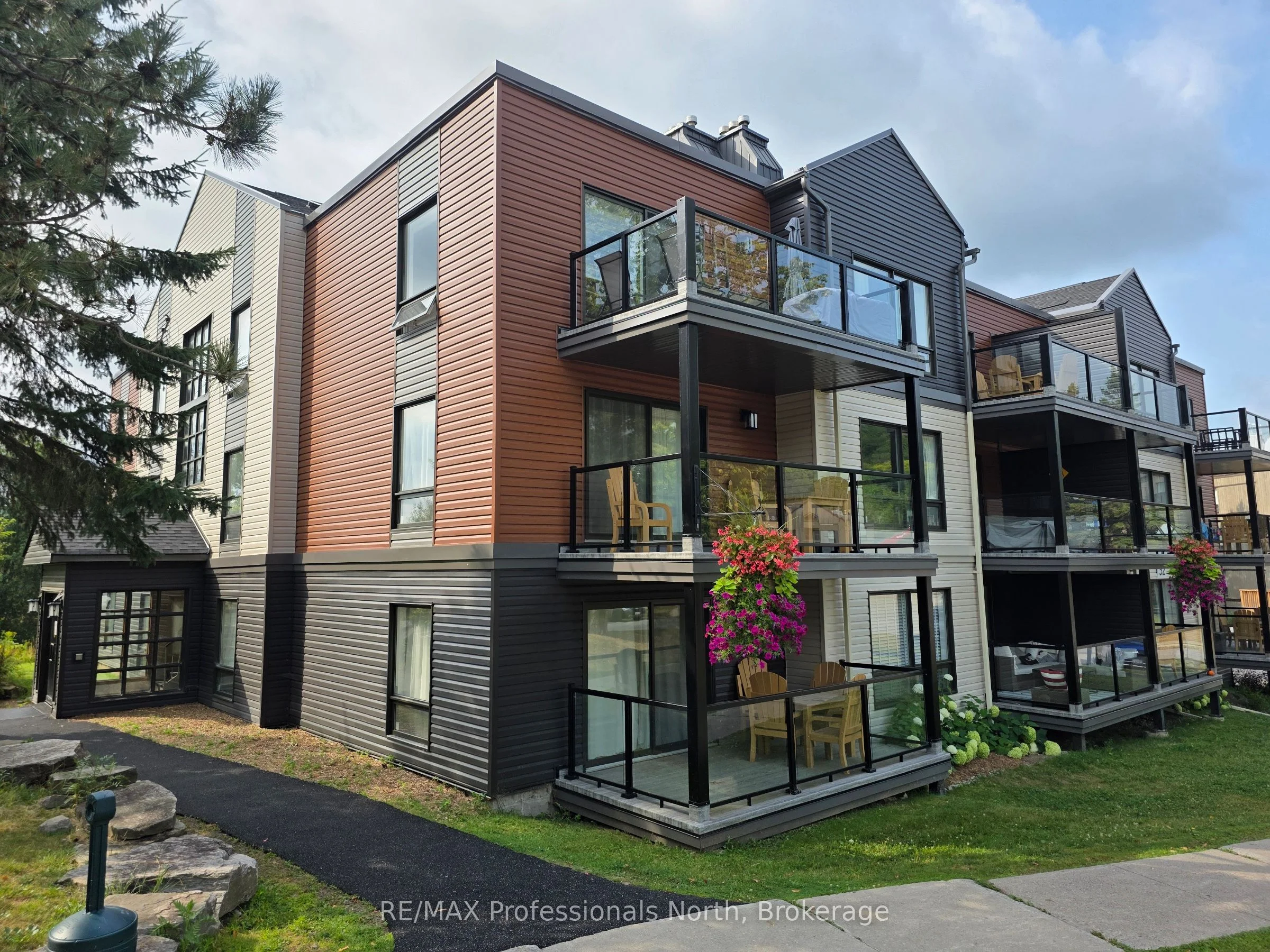 1235 Deerhurst Drive 52-203, Huntsville, ON P1H 2E8